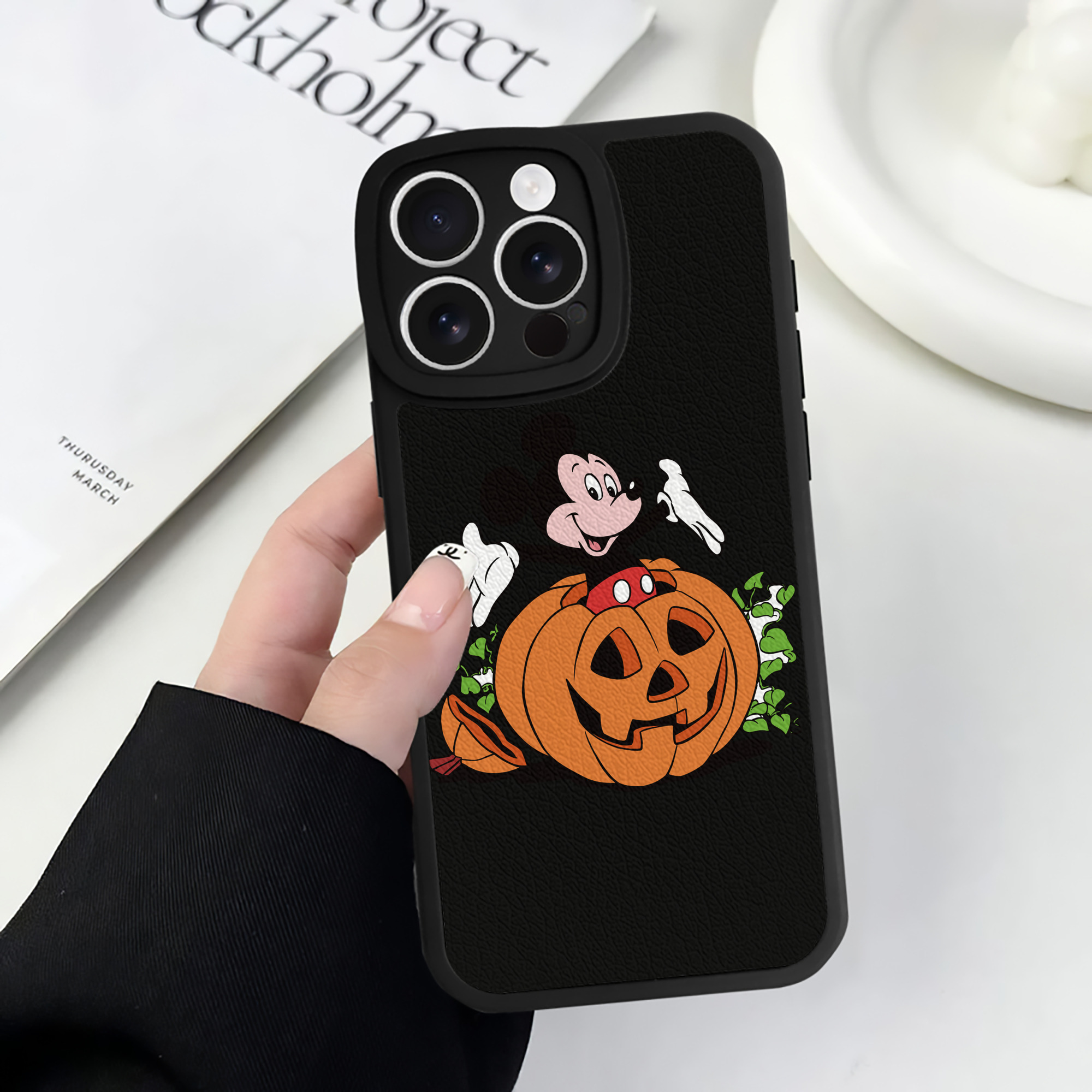 （画像用） ミッキーマウス Mickey Mouse 【iPhone 16シリーズ対応】シリコンスマホケース（レザー調） 材質：シリコン